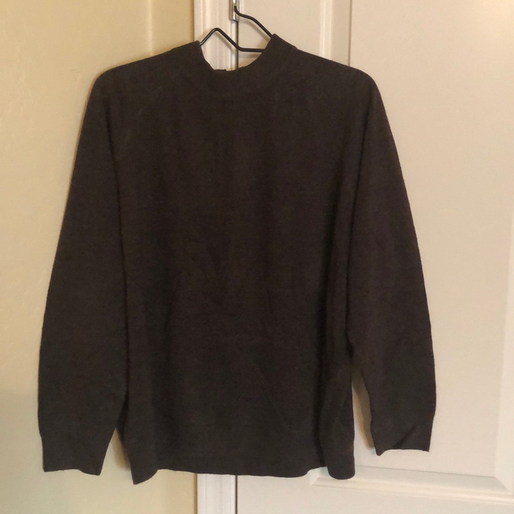 Brown mock neck sweater!🔥